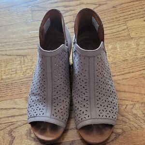 Women's Peep-Toe Perforated Shoes
